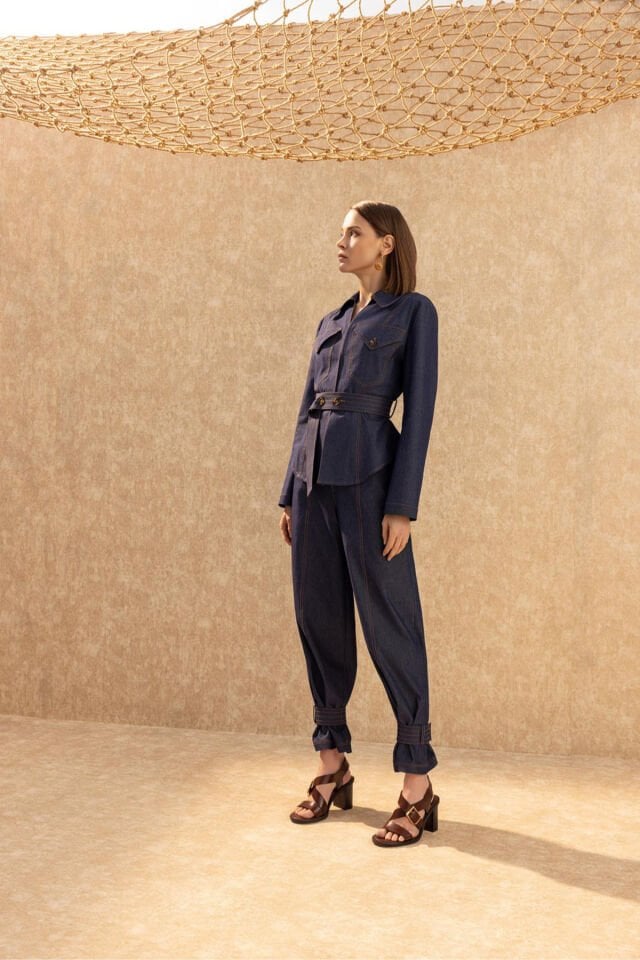 Paçası Kemerli Denim Pantolon