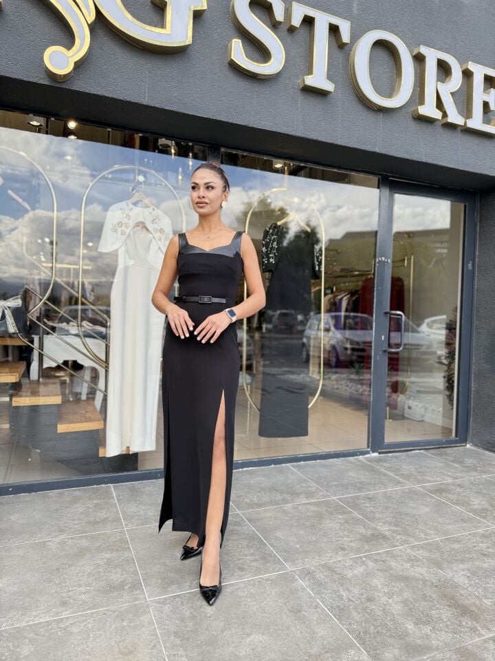 Siyah Yırtmaçlı Uzun Elbise